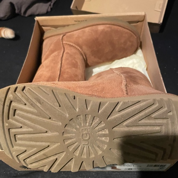 New uggs - Picture 2 of 2